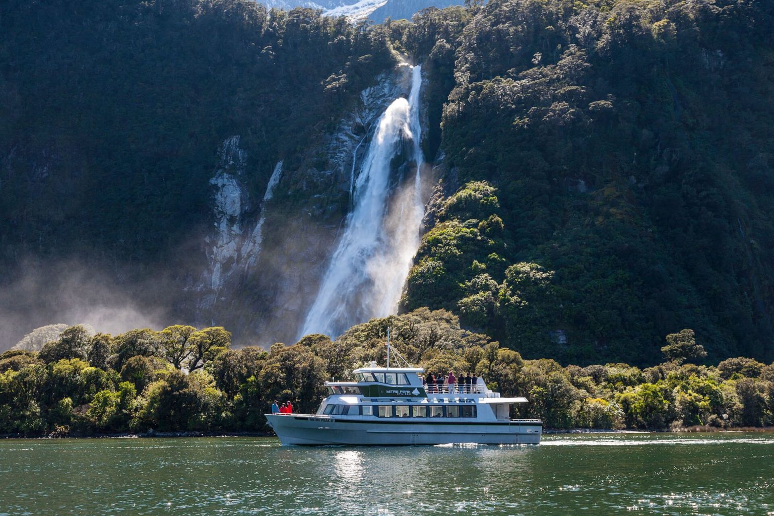 Milford Sound Coach tours with scenic view