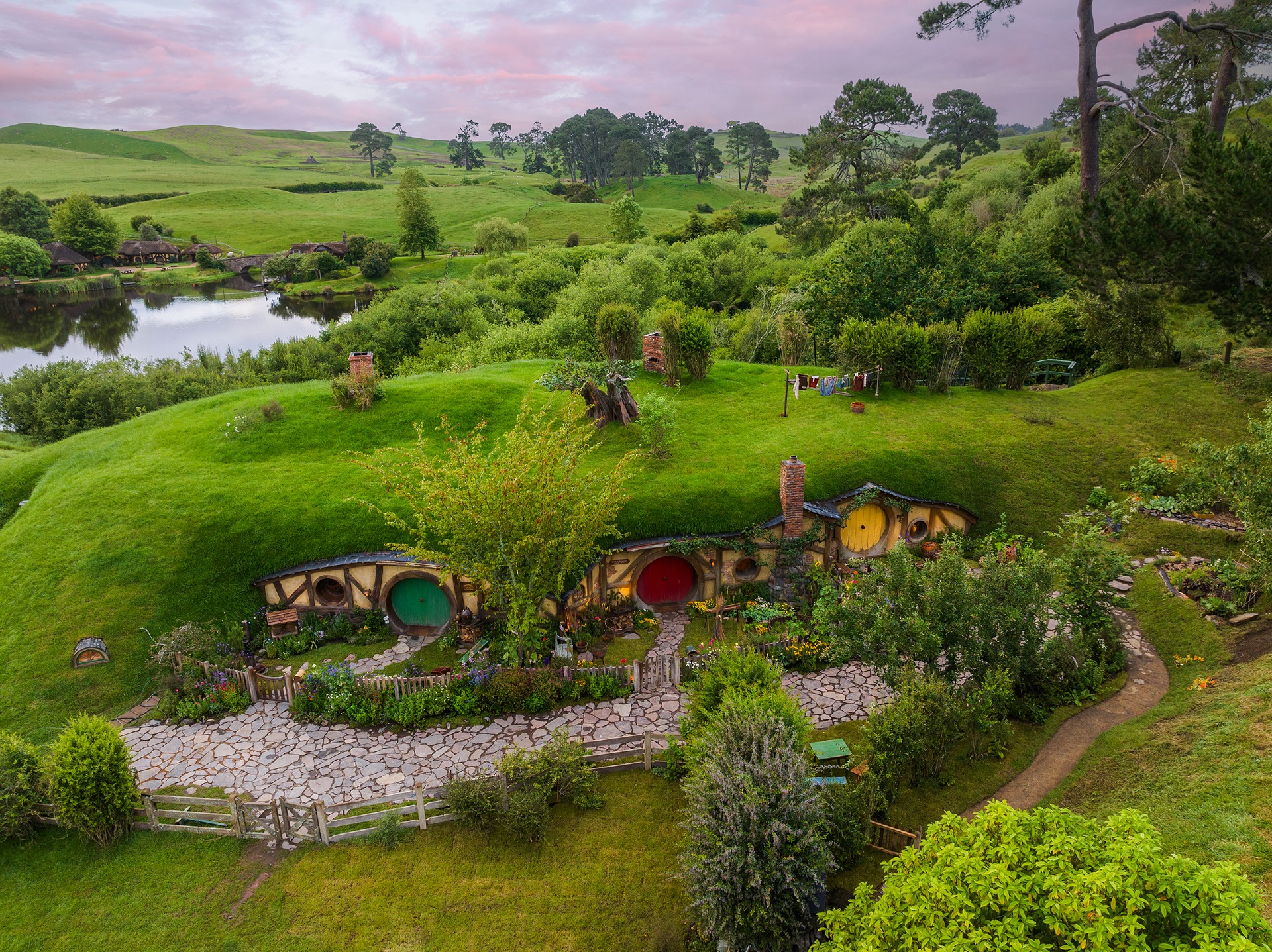 Hobbiton Tour From Auckland Hobbiton Movie Set NZ